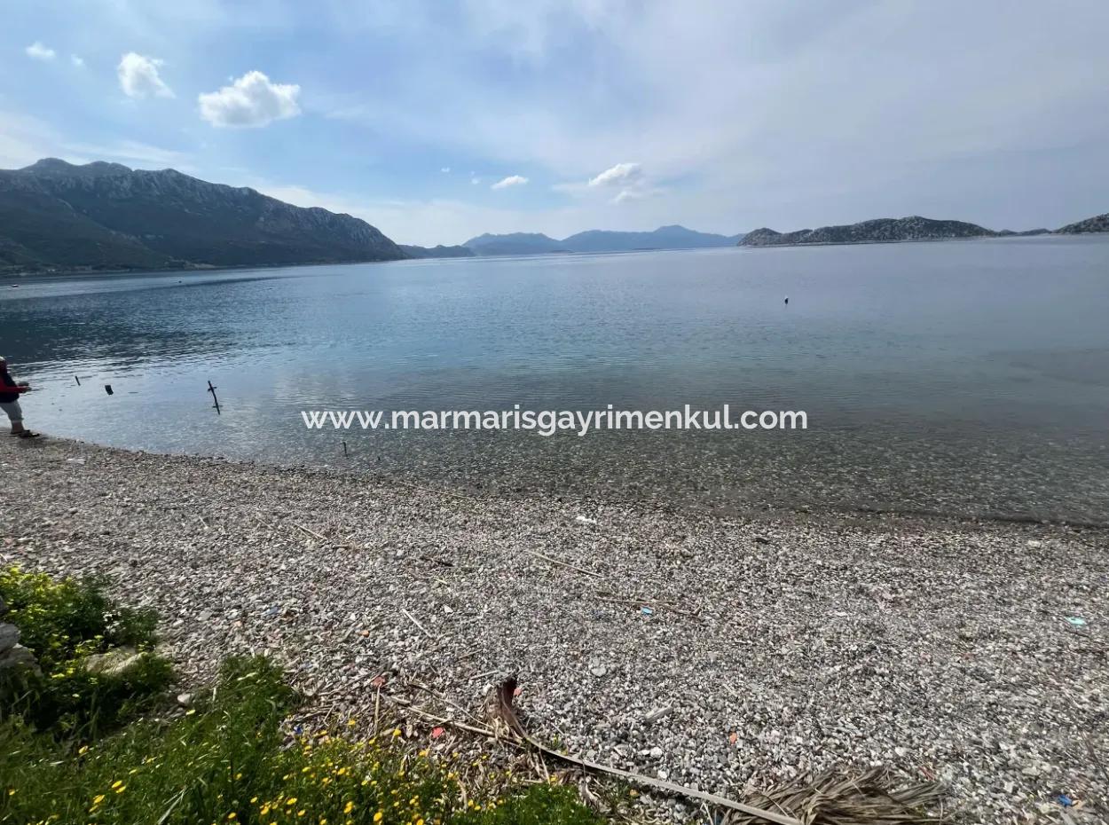 Einfamilienhaus Zum Verkauf Auf Einem 2000M2 Großen Grundstück Am Meer Im Viertel Marmaris Söğüt. Geeignet Zum Festbinden Eines Bootes Davor.