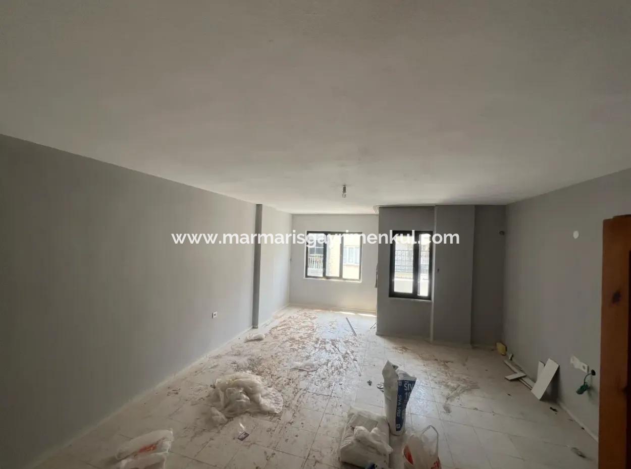 Marmaris Merkezde 2 Oda1 Salon Kapalı Mutfak Arakat Satılık Daire 110 M2 Denize Yakın