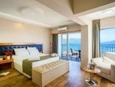 Marmaris Merkez,De Satılık Denize Sıfır Masrafsız 70 Odalı Otel